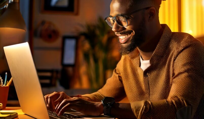 Firefly A Black man focused on creating a WordPress website on his laptop in a modern workspace. War Firefly A Black man focused on creating a WordPress website on his laptop in a modern workspace. War
